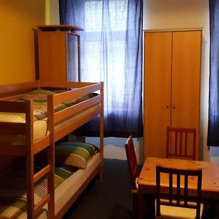 Simple Apartment 10 Minutes To Downtown Виена Екстериор снимка