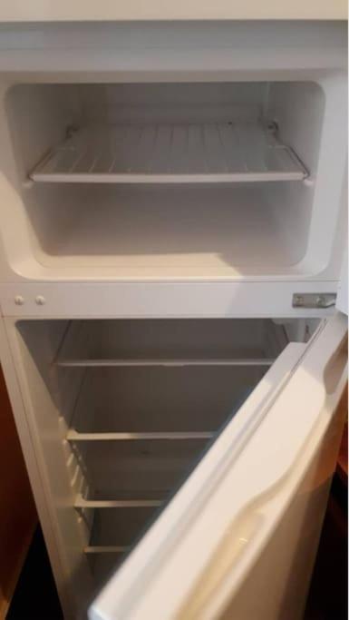 Simple Apartment 10 Minutes To Downtown Виена Екстериор снимка