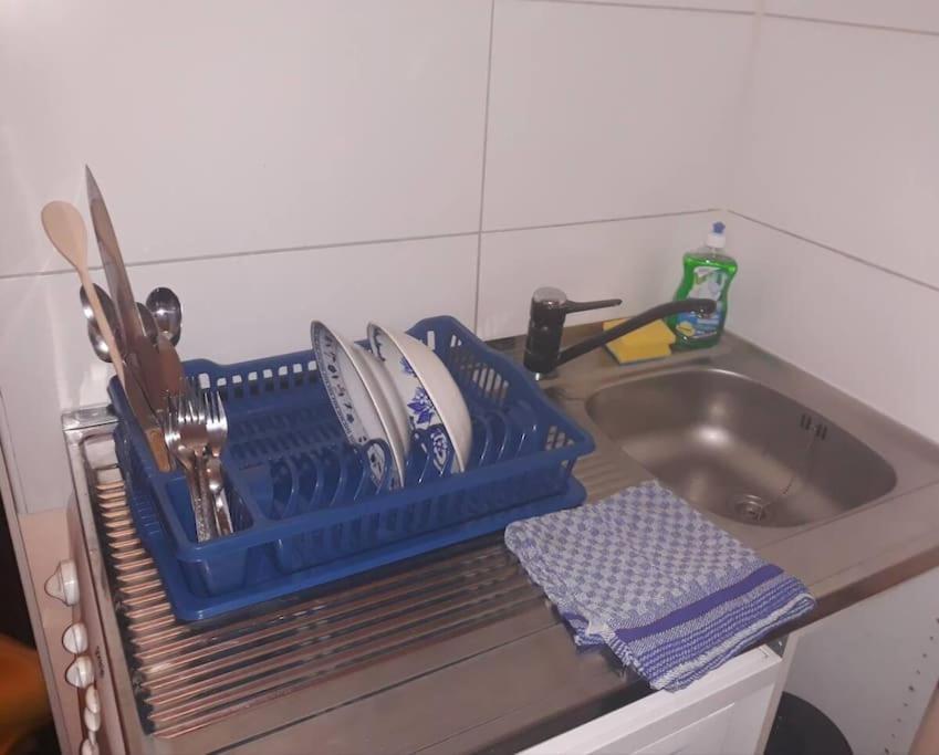 Simple Apartment 10 Minutes To Downtown Виена Екстериор снимка
