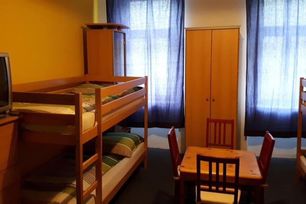 Simple Apartment 10 Minutes To Downtown Виена Екстериор снимка